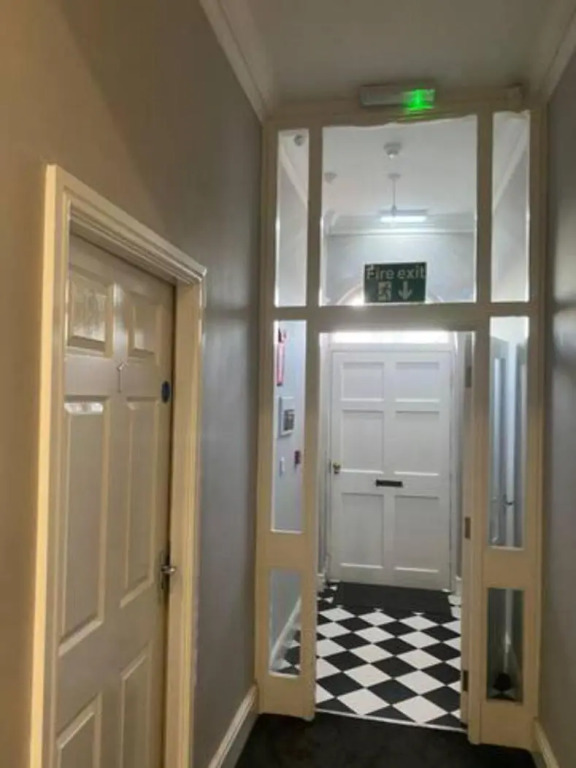Extra Large Six Bed Six Bath Townhouse