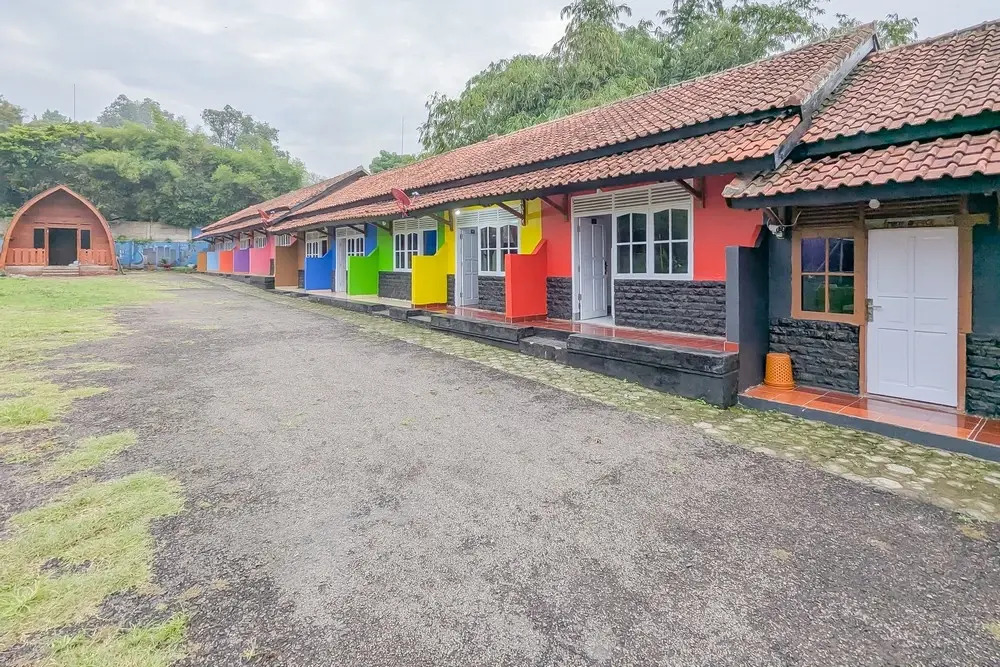 RedDoorz Resort at Ciater 3