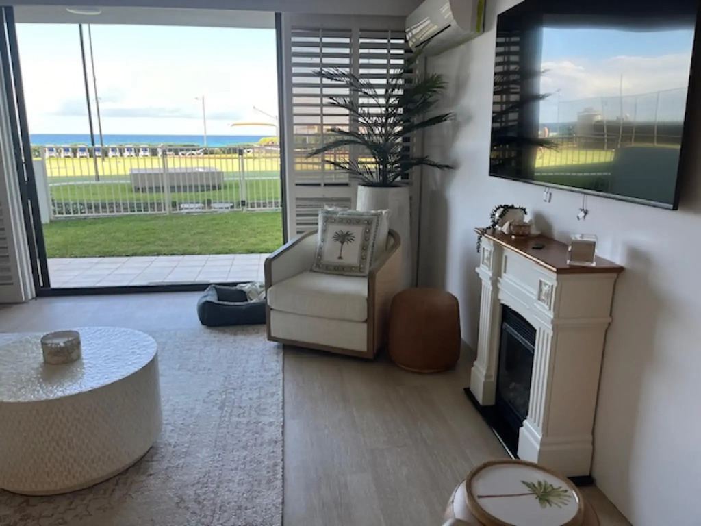 Breakers North Absolute Beachfront Apartments - Official
