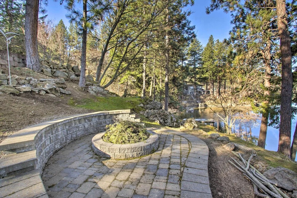 Luxurious Liberty Lake Hideaway w/ Hot Tub!