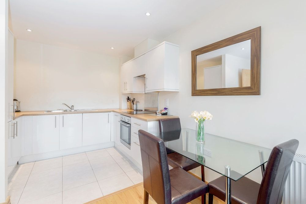 Roomspace Apartments -Westnye House