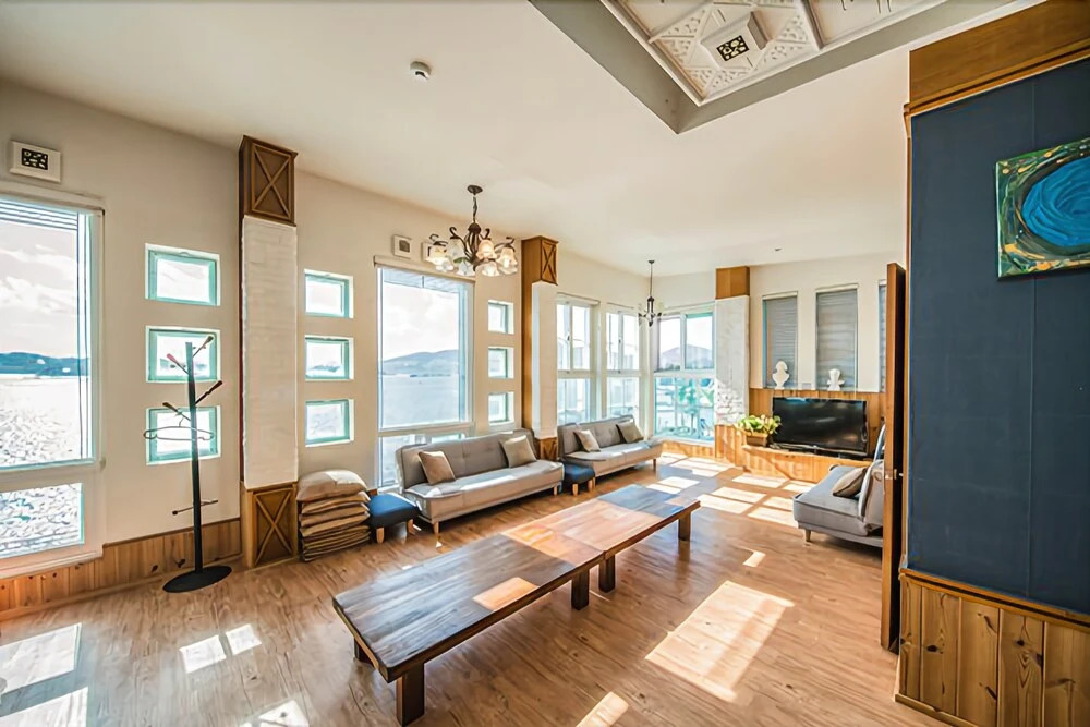 Yeosu White Village Pension