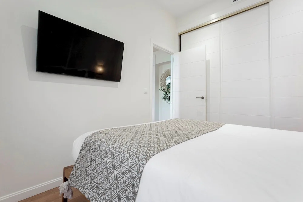 Central 2BD Apt Facing Torre Madrid Duque de Osuna