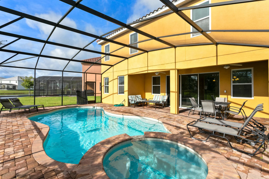 Veranda Home 8br 6 En-suites Lake View Pool SPA