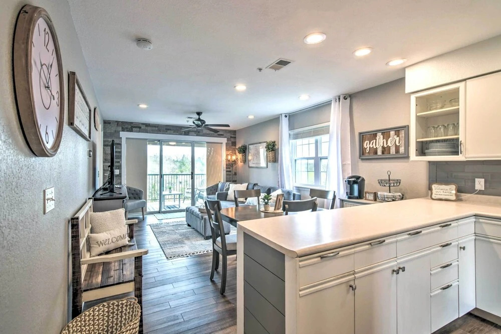 Branson Retreat w/ Balcony & 18-hole Golf Course!