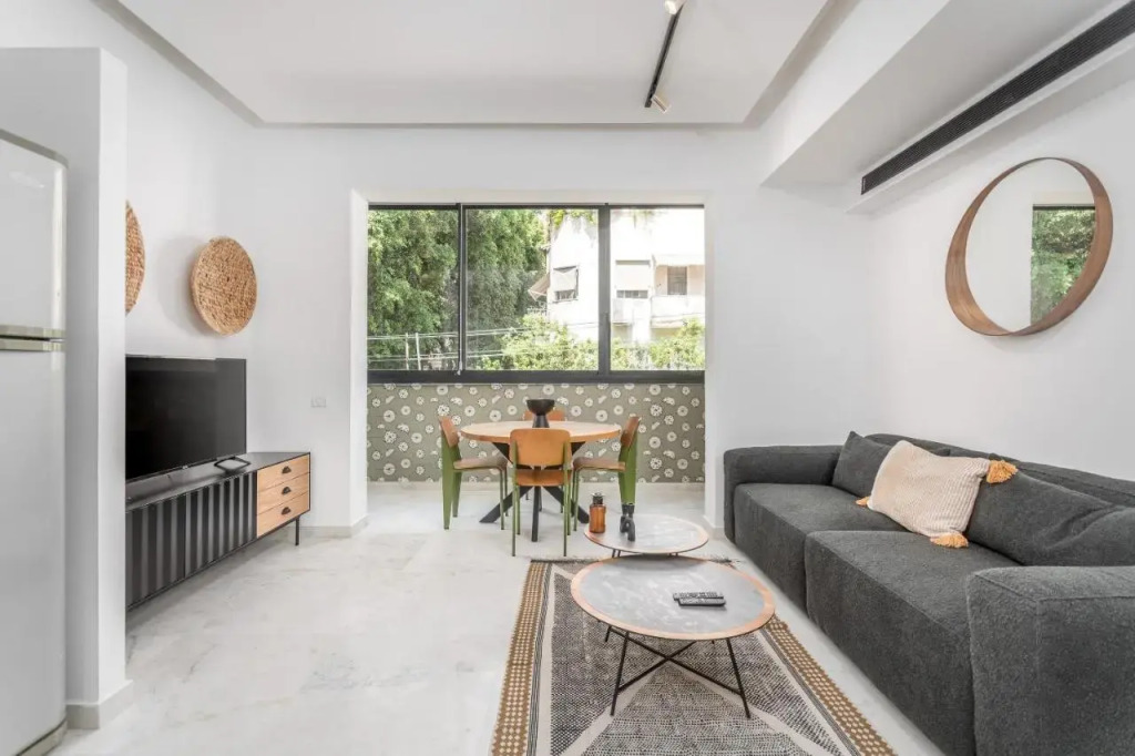 Gordon area - Deluxe 2bdr close to the beach