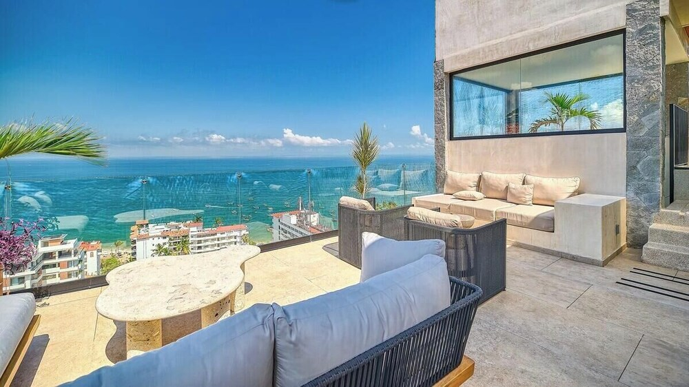 Luxury 1 BR Condo in Romantic Zone - Infinity Pool