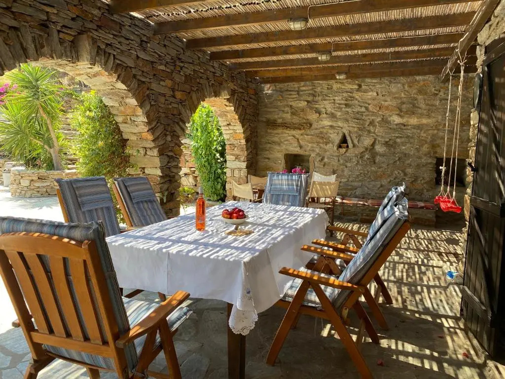 Villa Tereza, 2' walk from Koundouros beach and gorgeous pool!