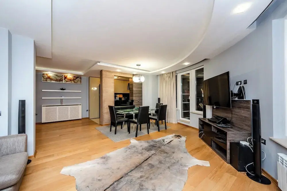 Sofia Luxury 3-Bed Penthouse Apartment Sleeps 6