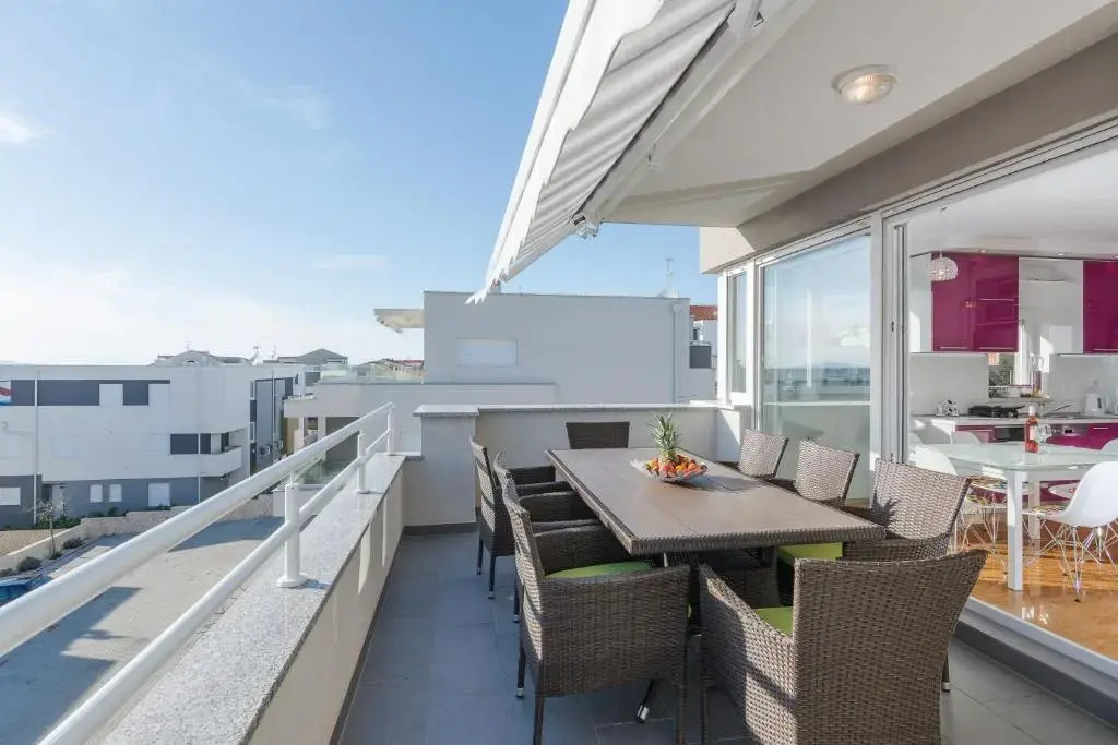 Apartments Tomana