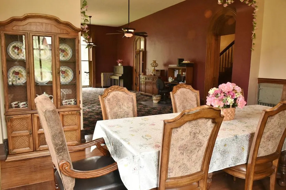 Shaw Mansion Inn