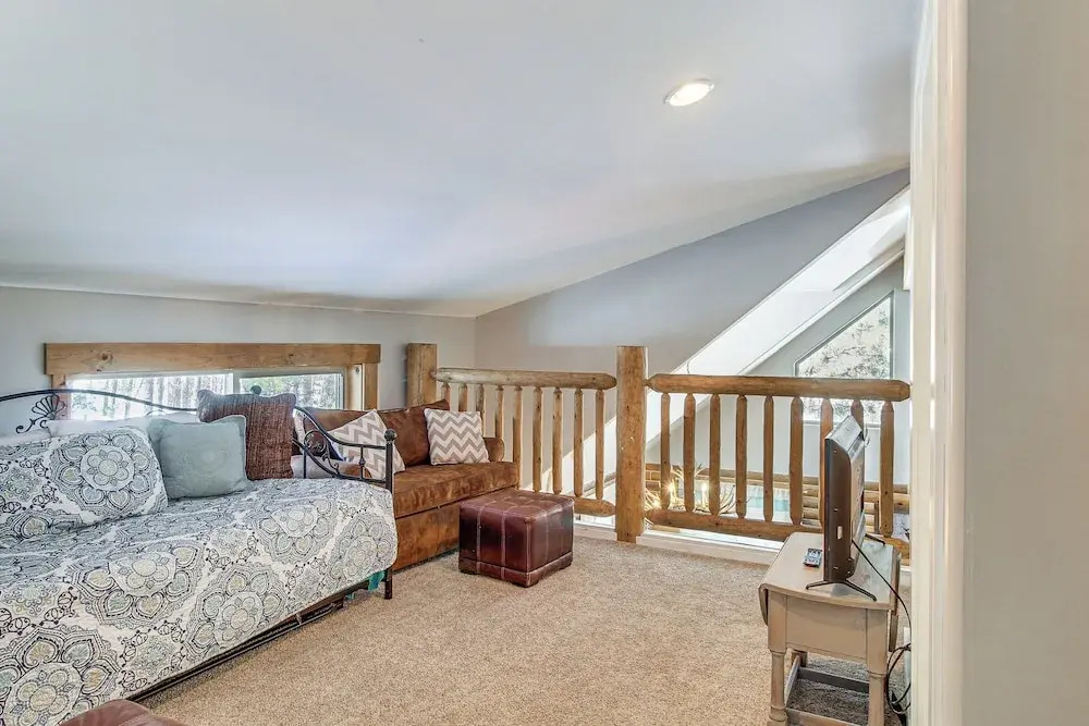 1 Mi to Lake: Chic Arizona Cabin w/ Large Porch!
