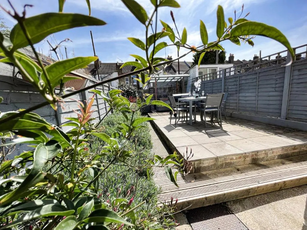 ***3 bedroom Home away from Home with BBQ grill***