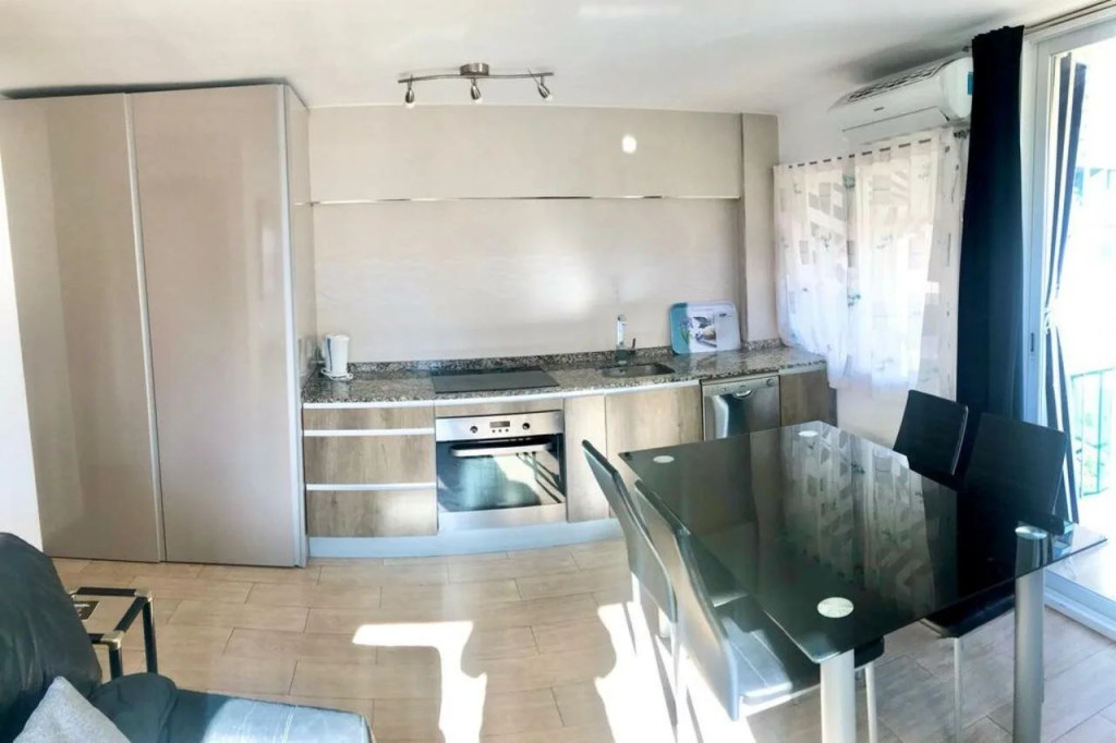 Recently Refurbished Center Apartment