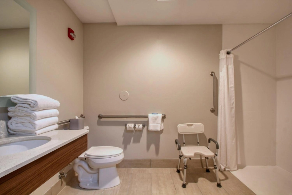 Holiday Inn Express Hotel & Suites Oshkosh - State Route 41 by IHG