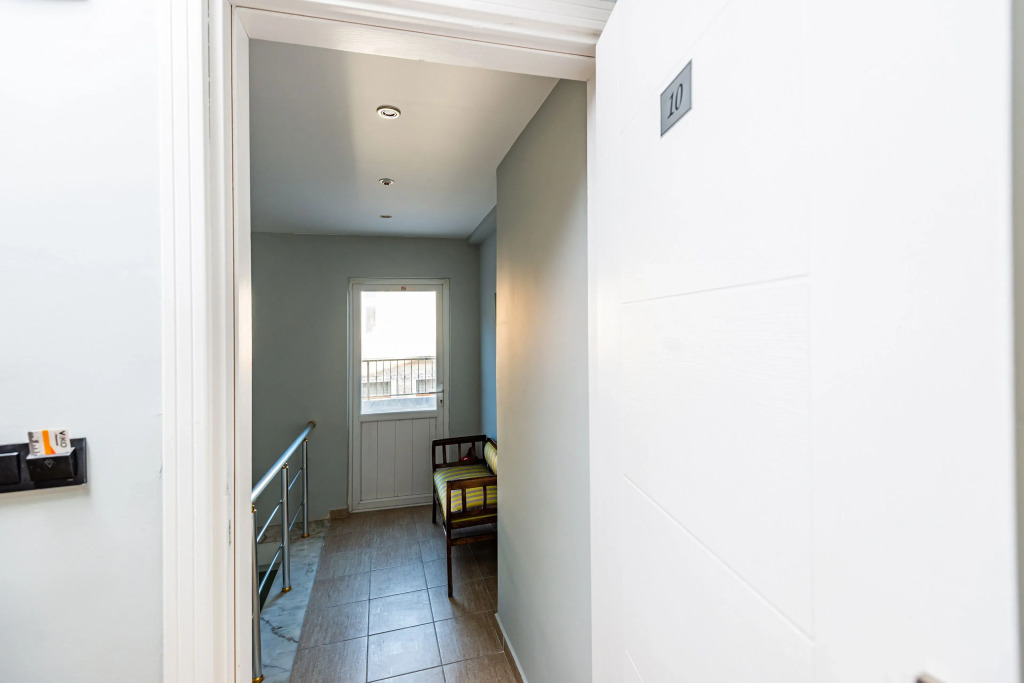 Aram Kerasi Rooms