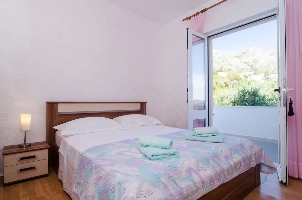 Leo's Room
