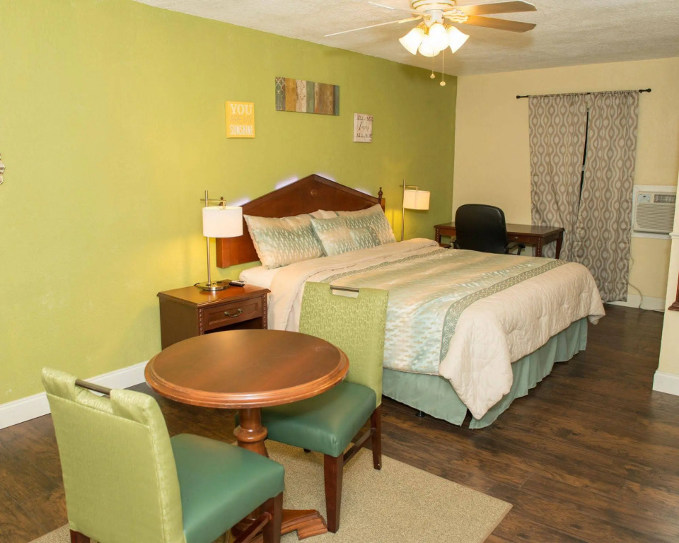 Delux Inn