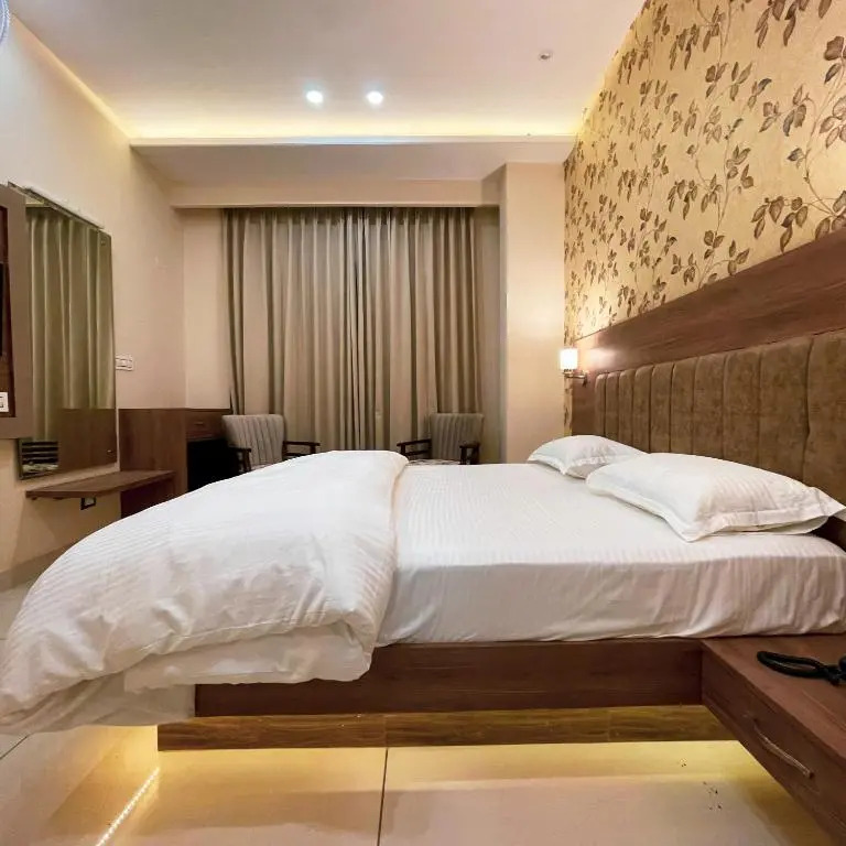 Hotel Florida -Manali Highway & 9 mins drive from Chandigarh University