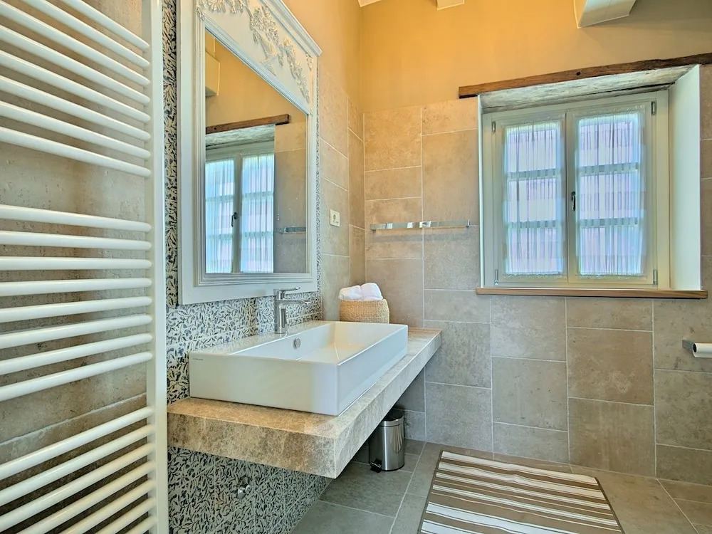 Spacious Villa in Ladici With Artistc Interiors and Pool