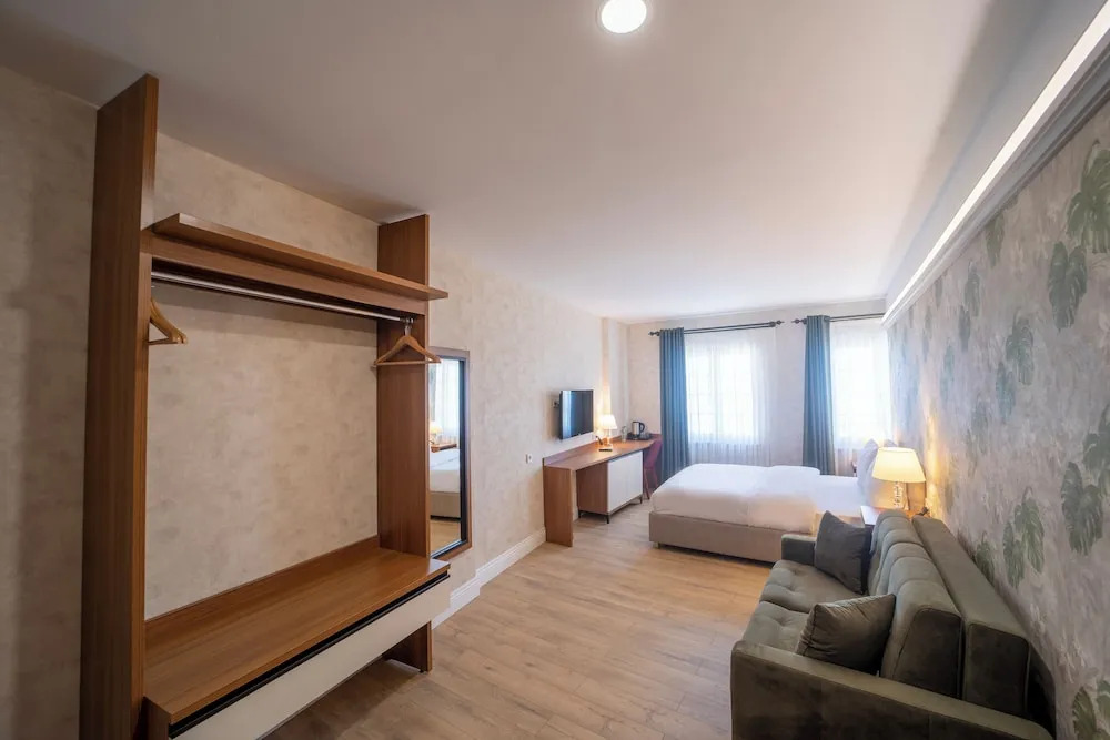MELL City Suites Hotel