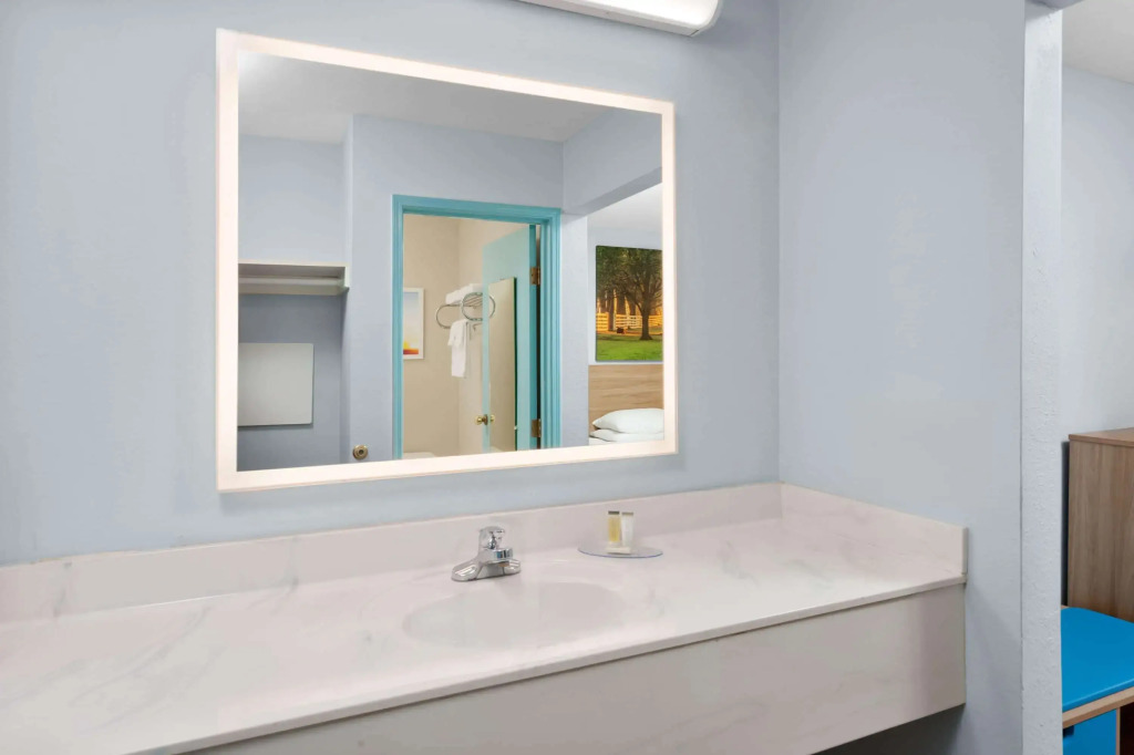 Days Inn & Suites by Wyndham Siler City