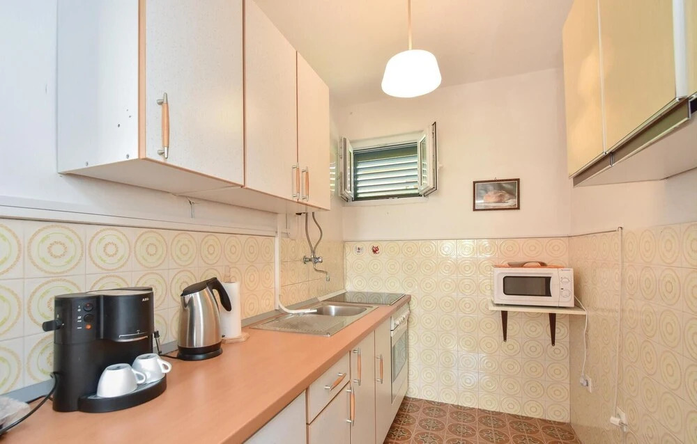 Amazing Home in Stari Grad With Wifi and 2 Bedrooms