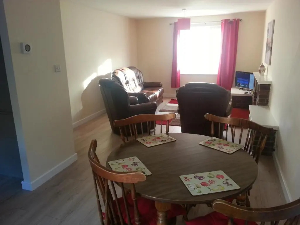 House - Sleeps 5 - Pets Ok - Parking - Garden
