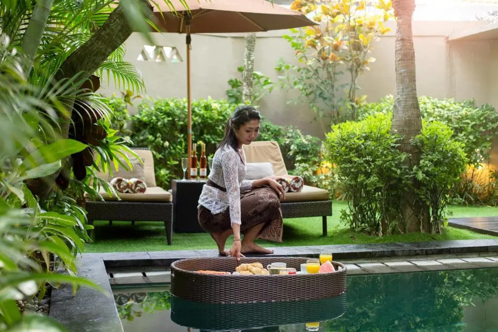 BIG Private 7 BED, 7 BATH, Goldflower Villa with 2x Pool, 2x lounge, Best location