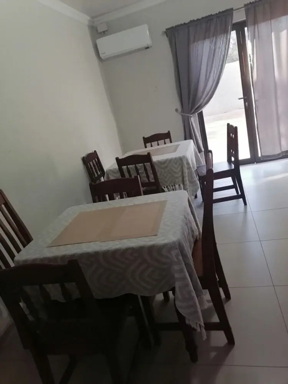 Rose and Thorn Guesthouse - Adults Only