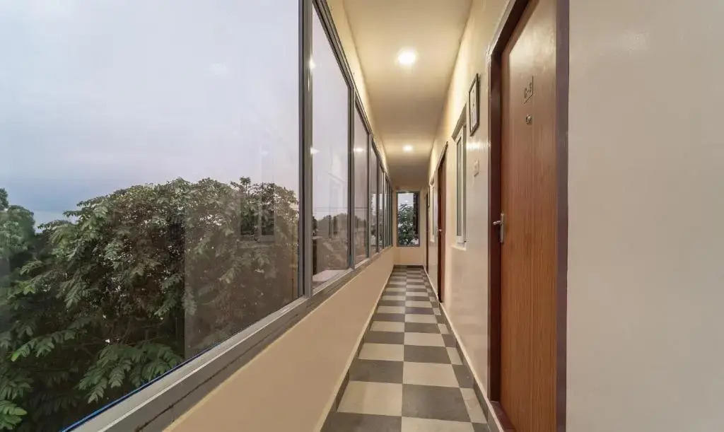 Itsy Hotels Everest Leela Residency
