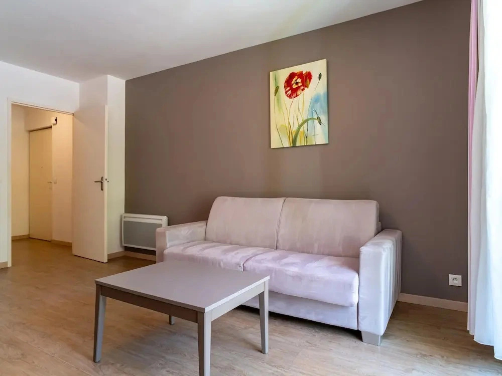 1BR Stay in Pont-aven With Balcony