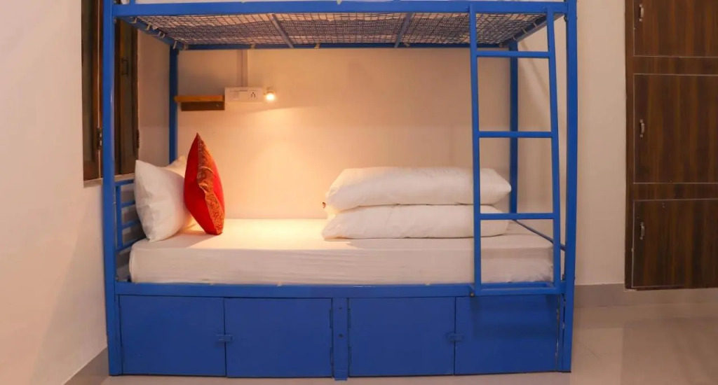 Live Free Hostel Varanasi