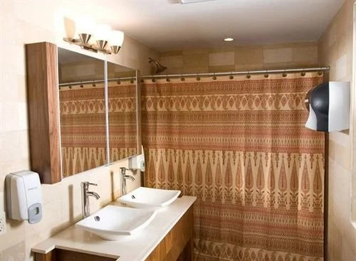 L Hostels