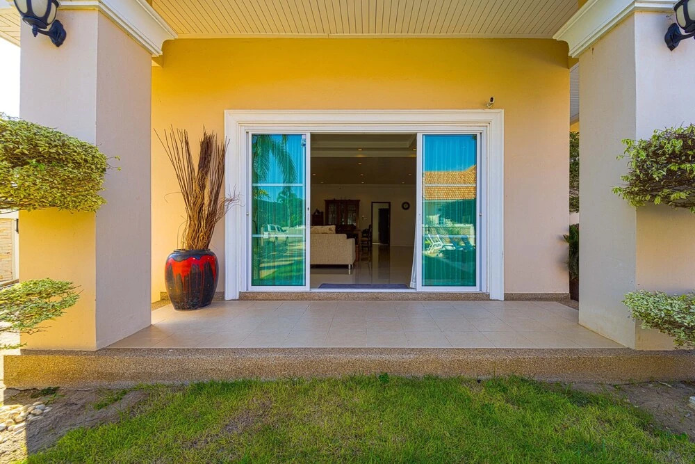 Luxurious 5-Bedroom Private Pool Villa! PV5