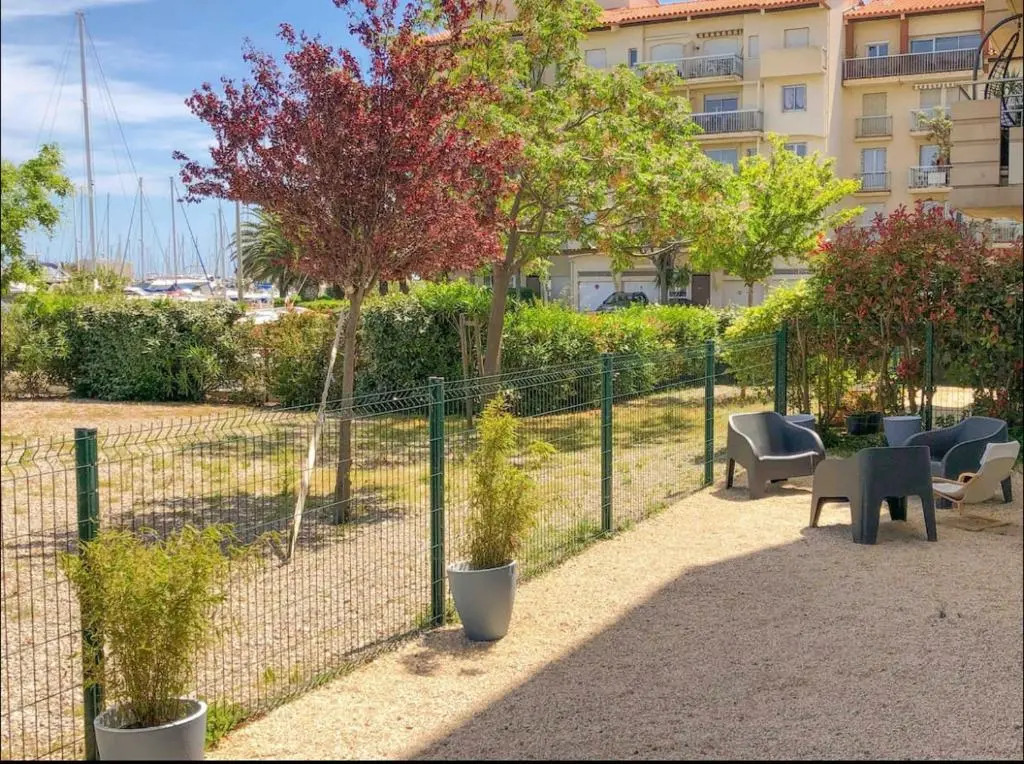 Superbe, face aux bateaux - 2ch + jardin - marina