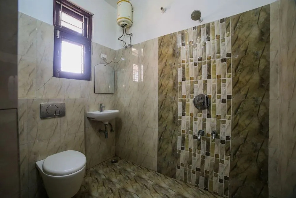 Oyo Home 16423 Spacious 3Bhk