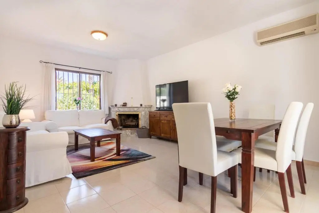 Charming one-floor villa with private pool in Los Balcones