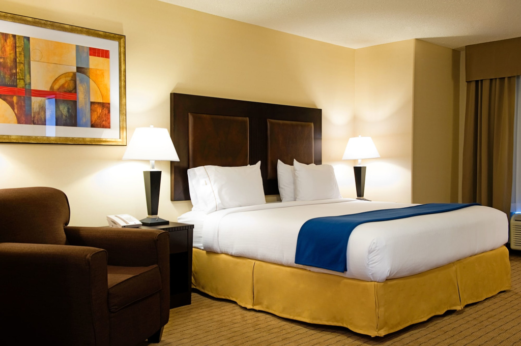Holiday Inn Express & Suites-Regina-South by IHG