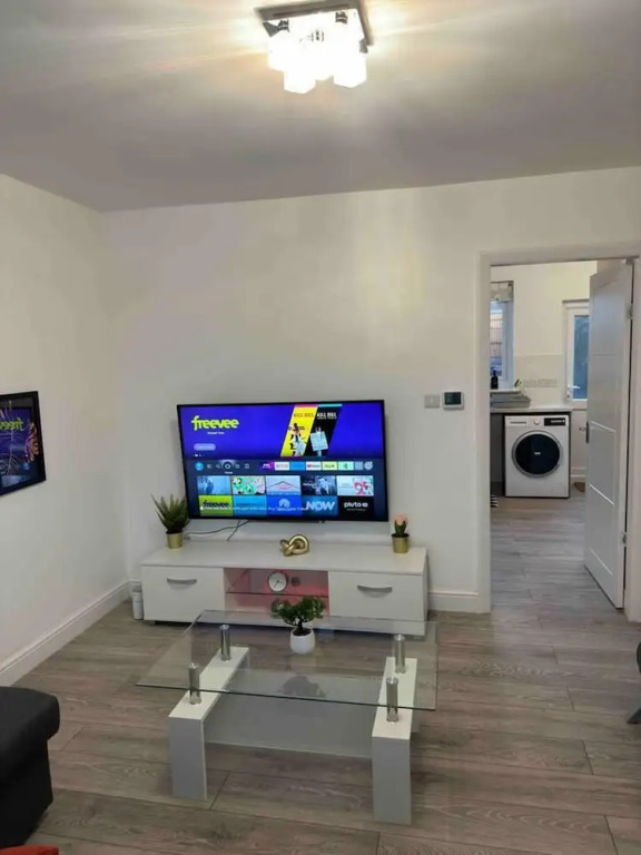 3-bed Home, Sleeps 8, Ideal for Large Groups