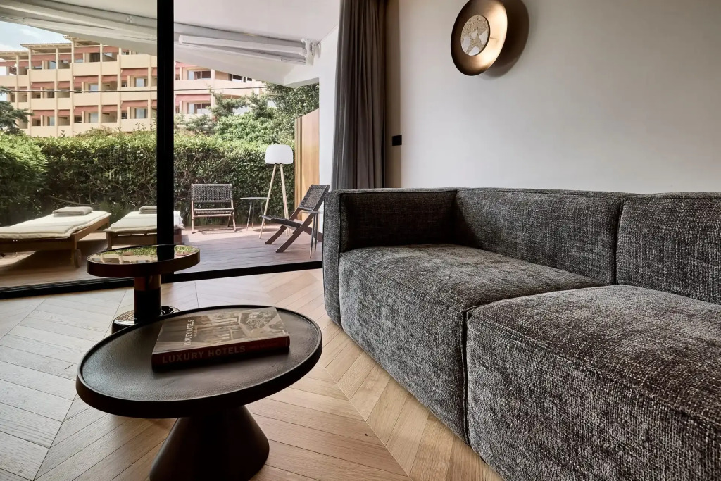 Cama Luxury Suites Kavouri