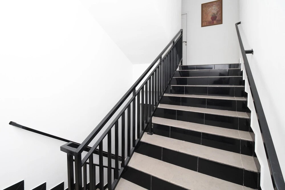 Airy Sario Sam Ratulangi 229 Manado