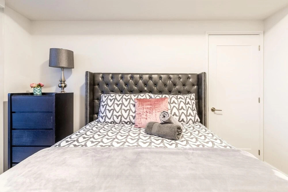 Modern 1BR With City View - Heart of DT Toronto