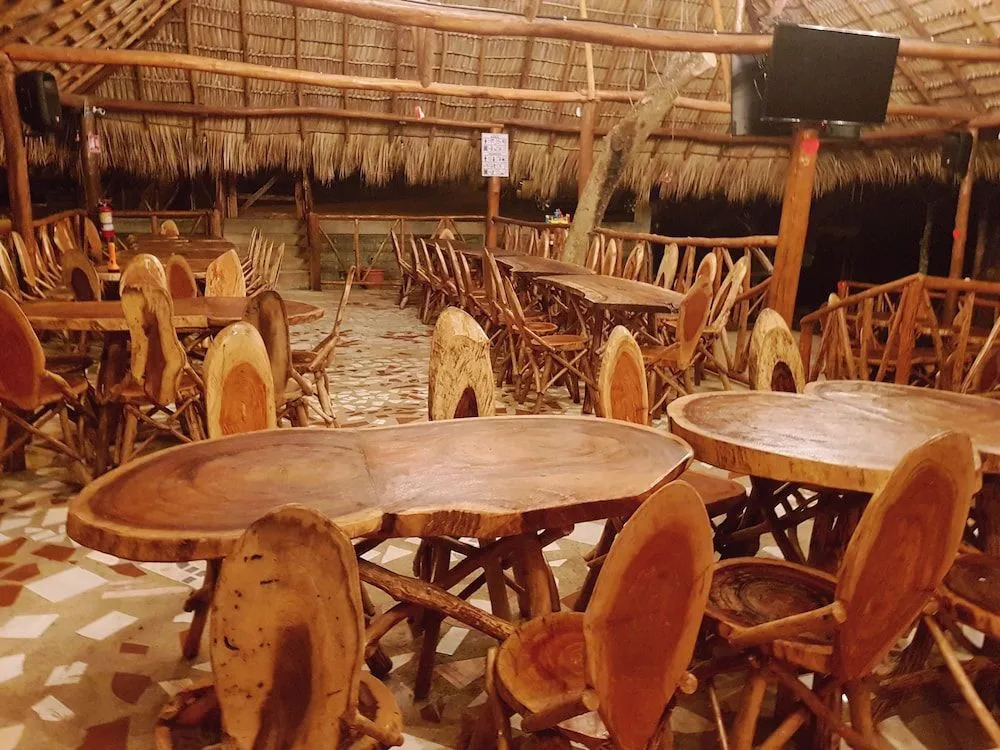 Mr Cowboy hotel y restaurante