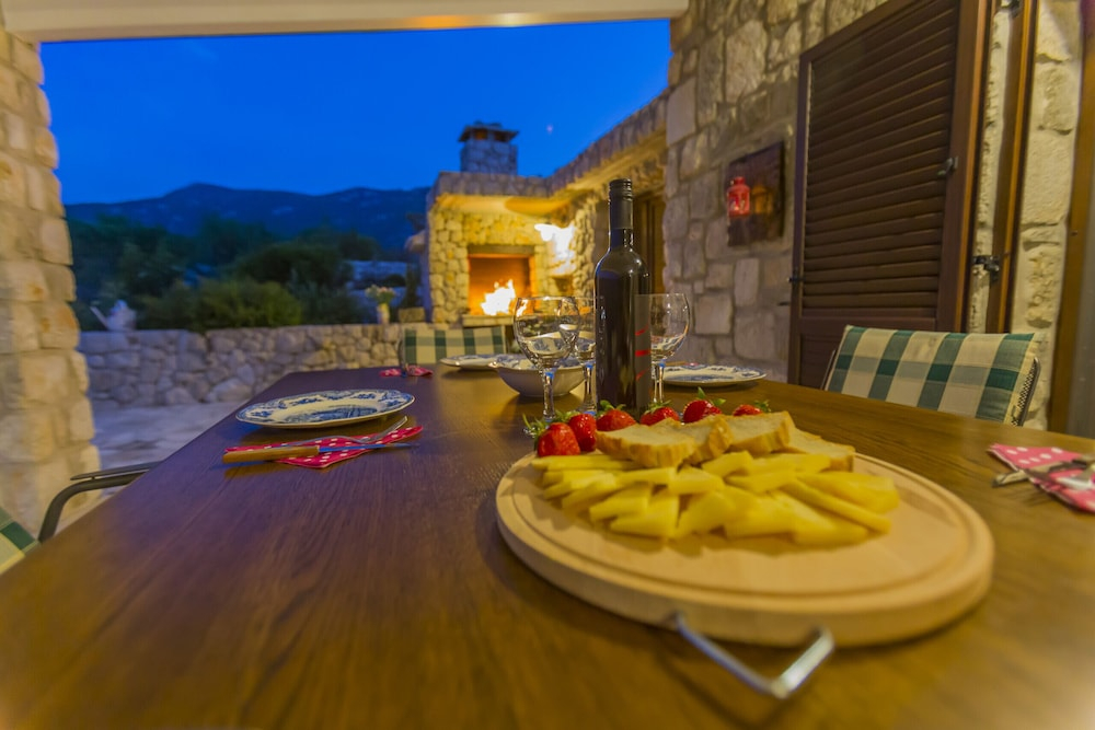 Rustic Villa Fragola with heated pool