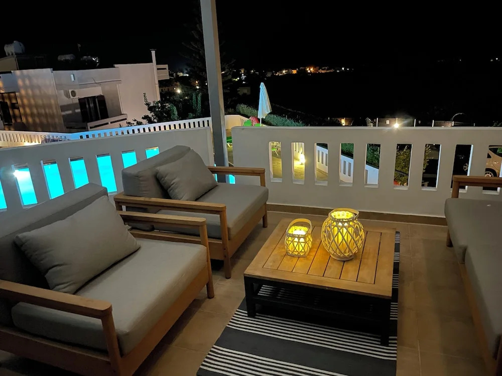 Villa Cook with pool and terraces with sea views