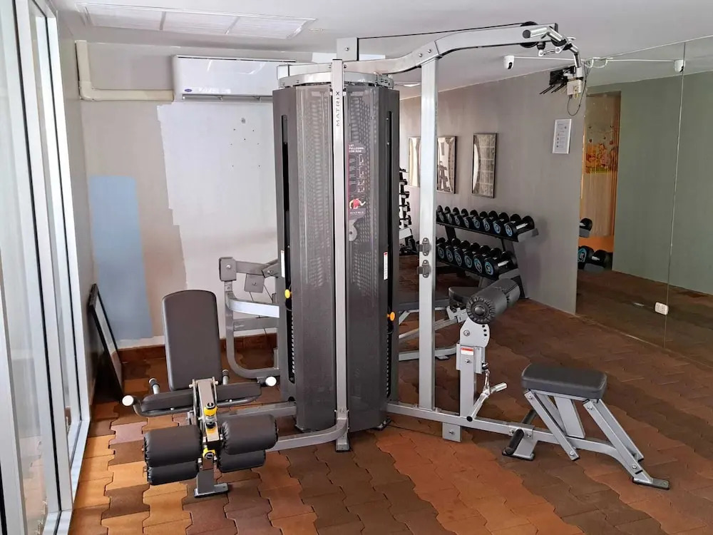6C - 2 Bedroom Downtown Apartment With Shared Pool