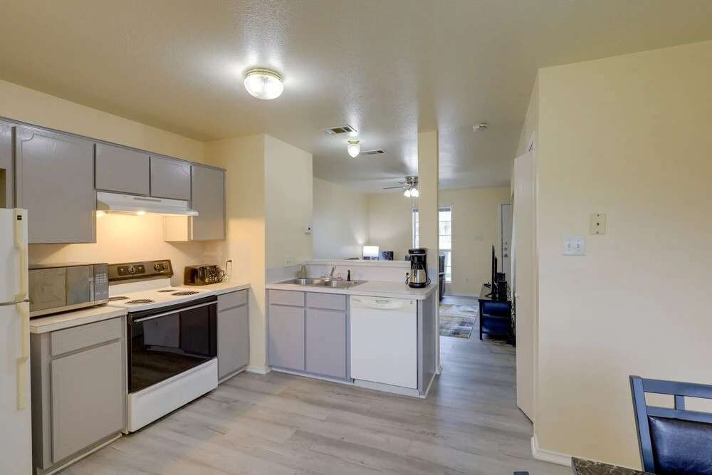 ~ 2 Blocks to Shops: Quaint Killeen Townhome!