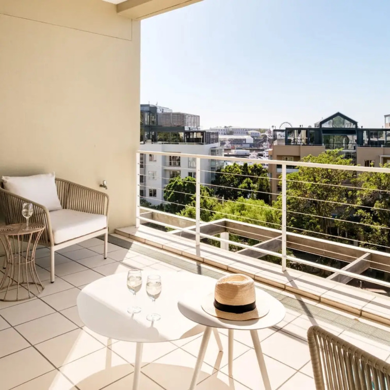 Escape to Exquisite Ellesmere 401