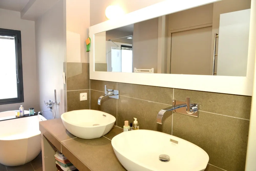 Villa With 5 Bedrooms in Garéoult, With Private Pool, Furnished Garden